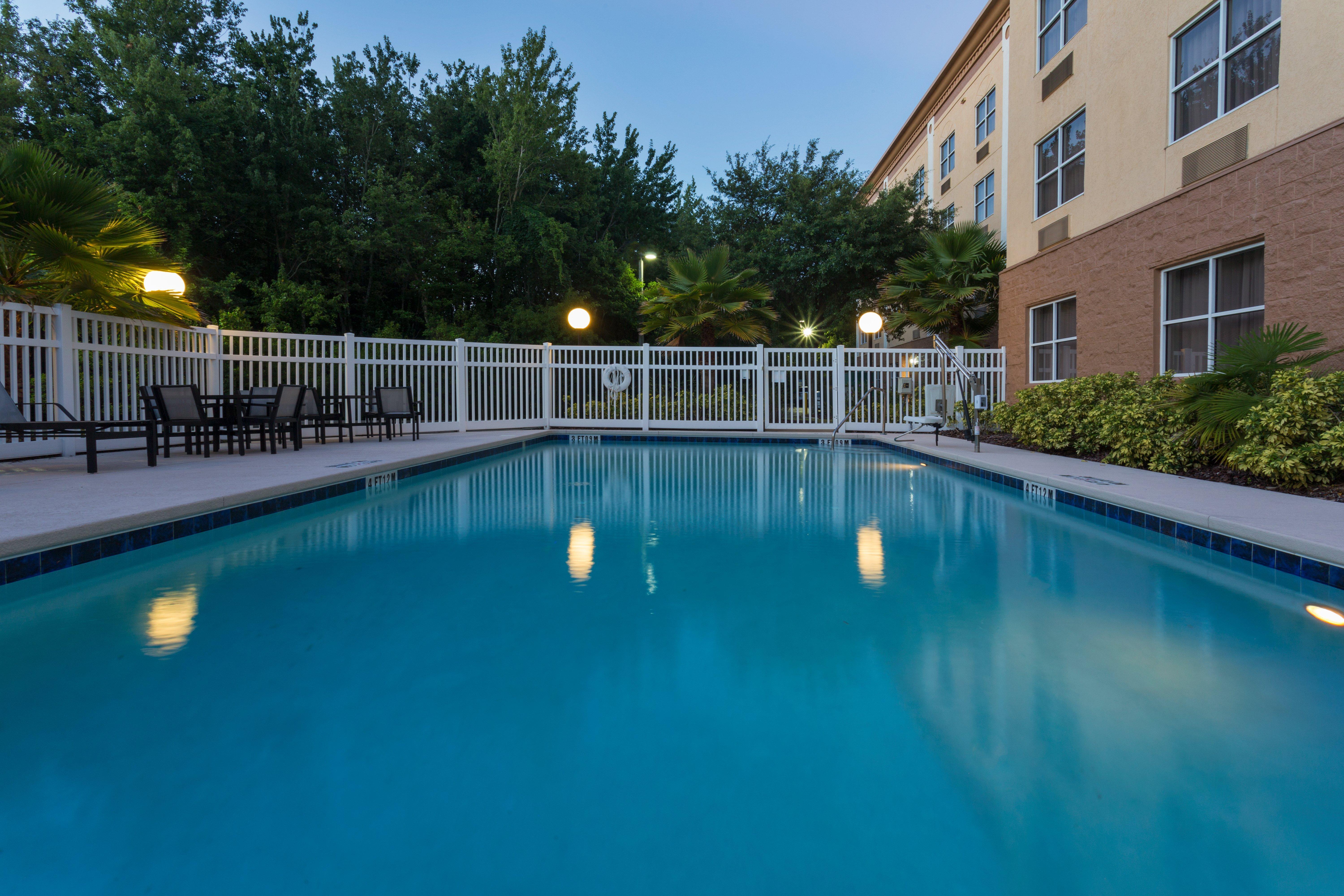 Holiday Inn Express & Suites Plant City, An Ihg Hotel Exterior photo