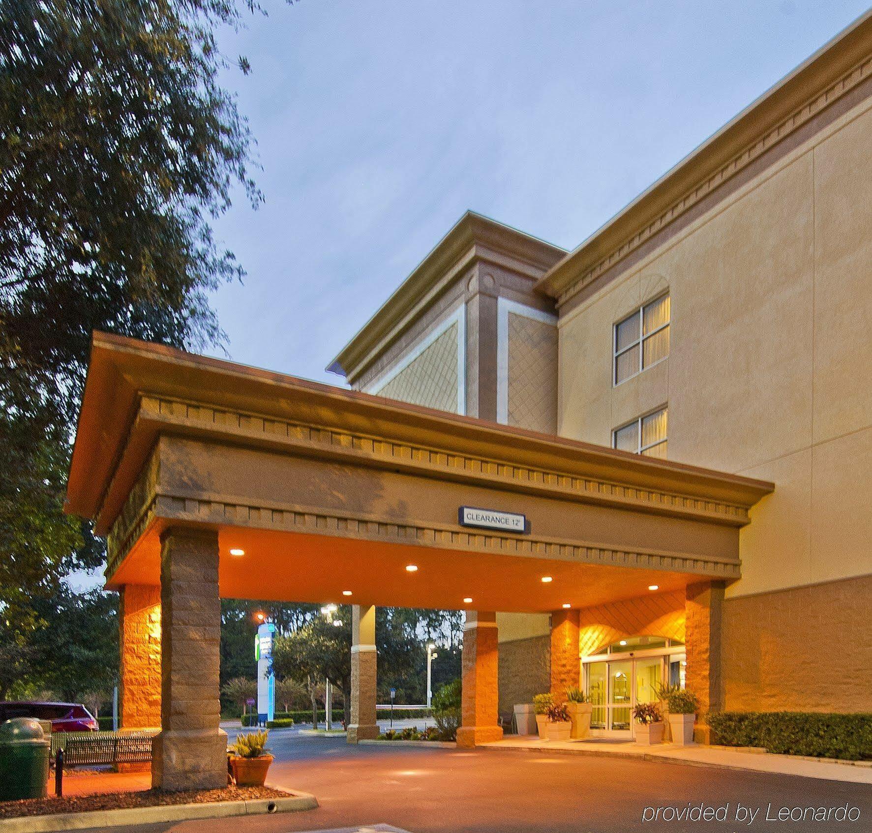 Holiday Inn Express & Suites Plant City, An Ihg Hotel Exterior photo